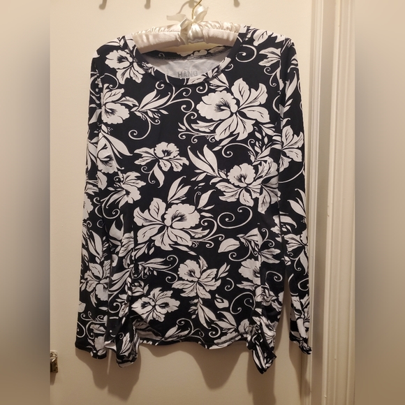 Hang Ten Other - Hang Ten EUC medium, black and white floral print, SPF in the material
